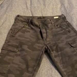 Never worn Mavi Juliette camouflage